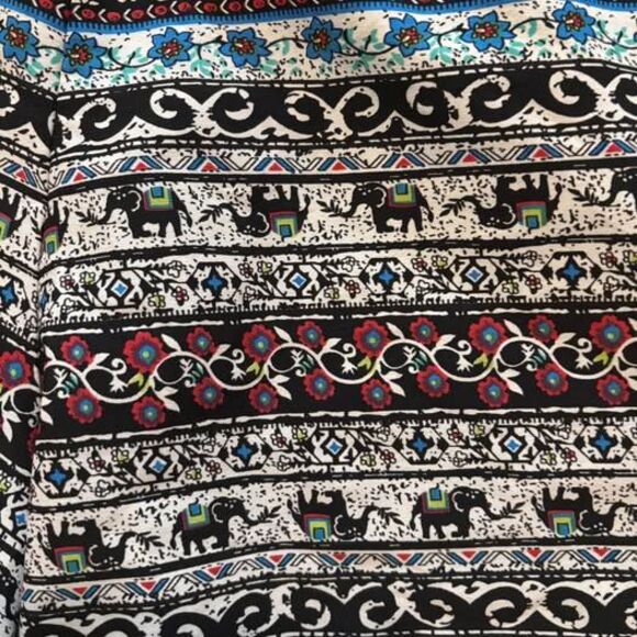 Dizzy Lizzy plus size 1X lightweight polyester shorts with elephant design - Picture 2 of 4